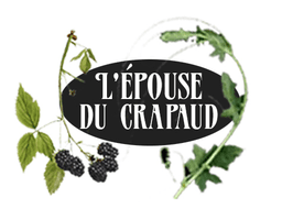 Vêtements et accessoire alternatifs. 
Création en crochet et couture dans une démarche slow fashion un mélange steampunk, cottagecore et punk underground.